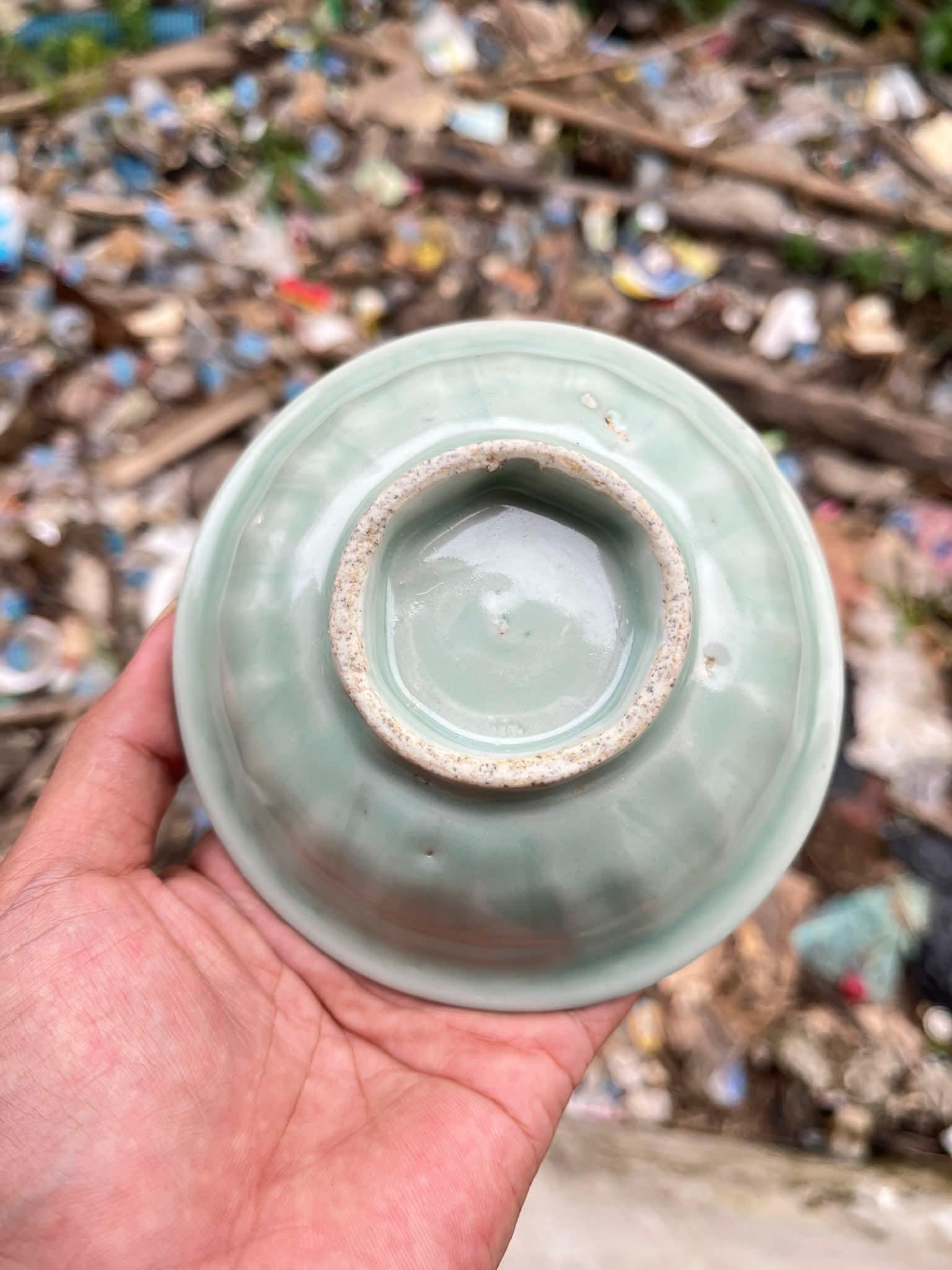 Song Dynasty Era Chinese Celadon Plate | ArtefactsHunter