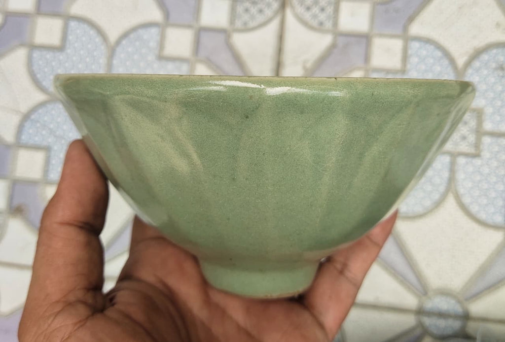 Song Dynasty Celadon Bowl - Chinese Porcelain | ArtefactsHunter