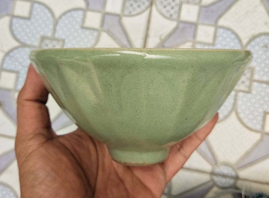 Song Dynasty Celadon Bowl - Chinese Porcelain | ArtefactsHunter