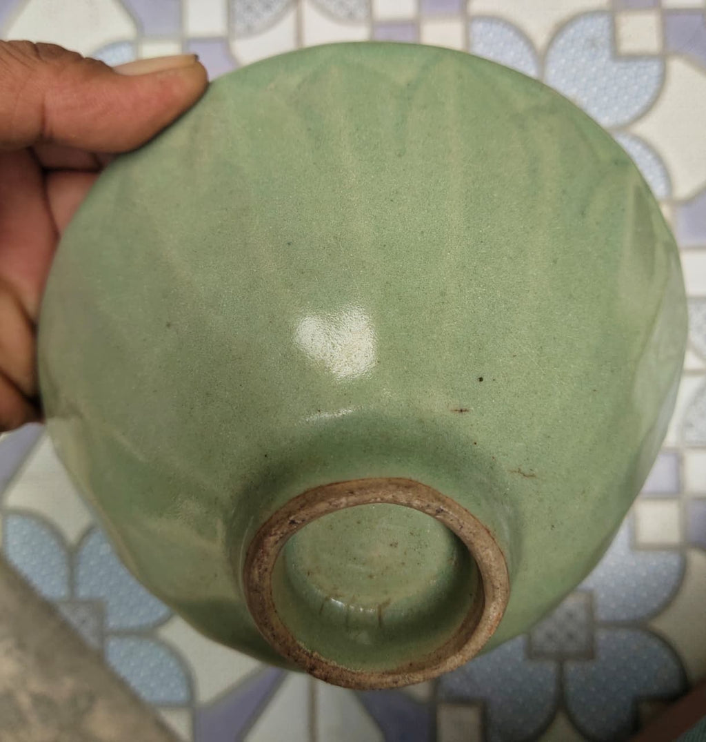 Song Dynasty Celadon Bowl - Chinese Porcelain | ArtefactsHunter