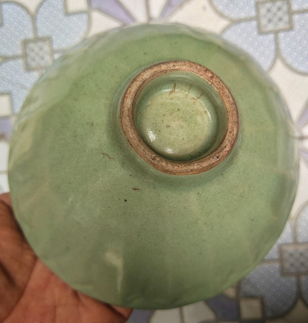 Song Dynasty Celadon Bowl - Chinese Porcelain | ArtefactsHunter