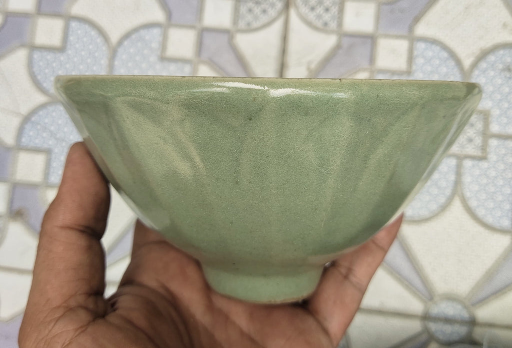 Song Dynasty Celadon Bowl - Chinese Porcelain | ArtefactsHunter