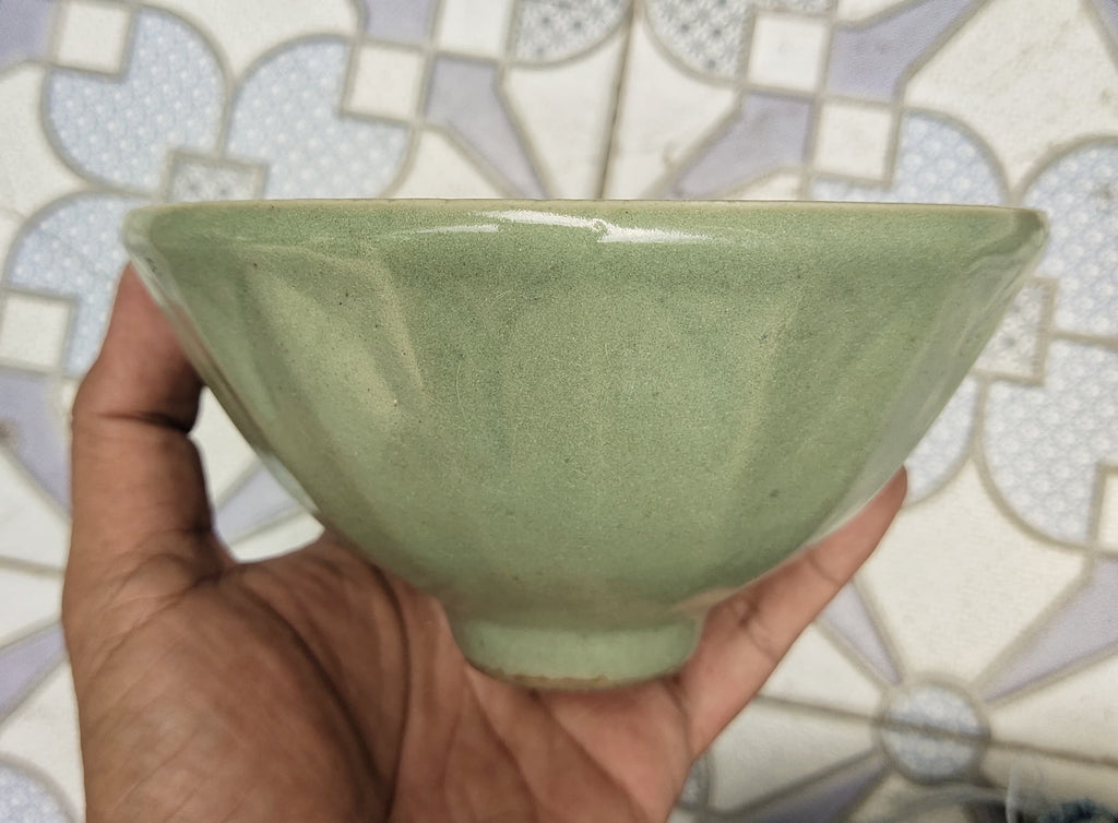 Song Dynasty Celadon Bowl - Chinese Porcelain | ArtefactsHunter