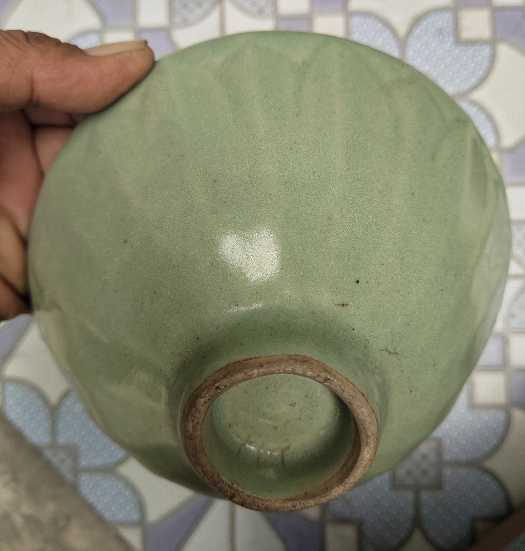 Song Dynasty Celadon Bowl - Chinese Porcelain | ArtefactsHunter
