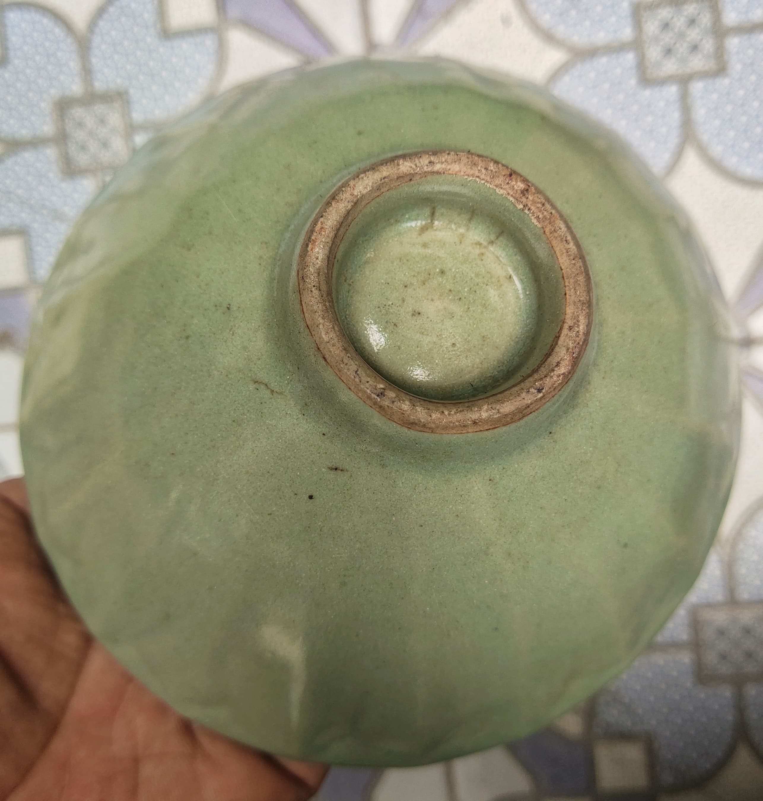 Song Dynasty Celadon Bowl - Chinese Porcelain | ArtefactsHunter