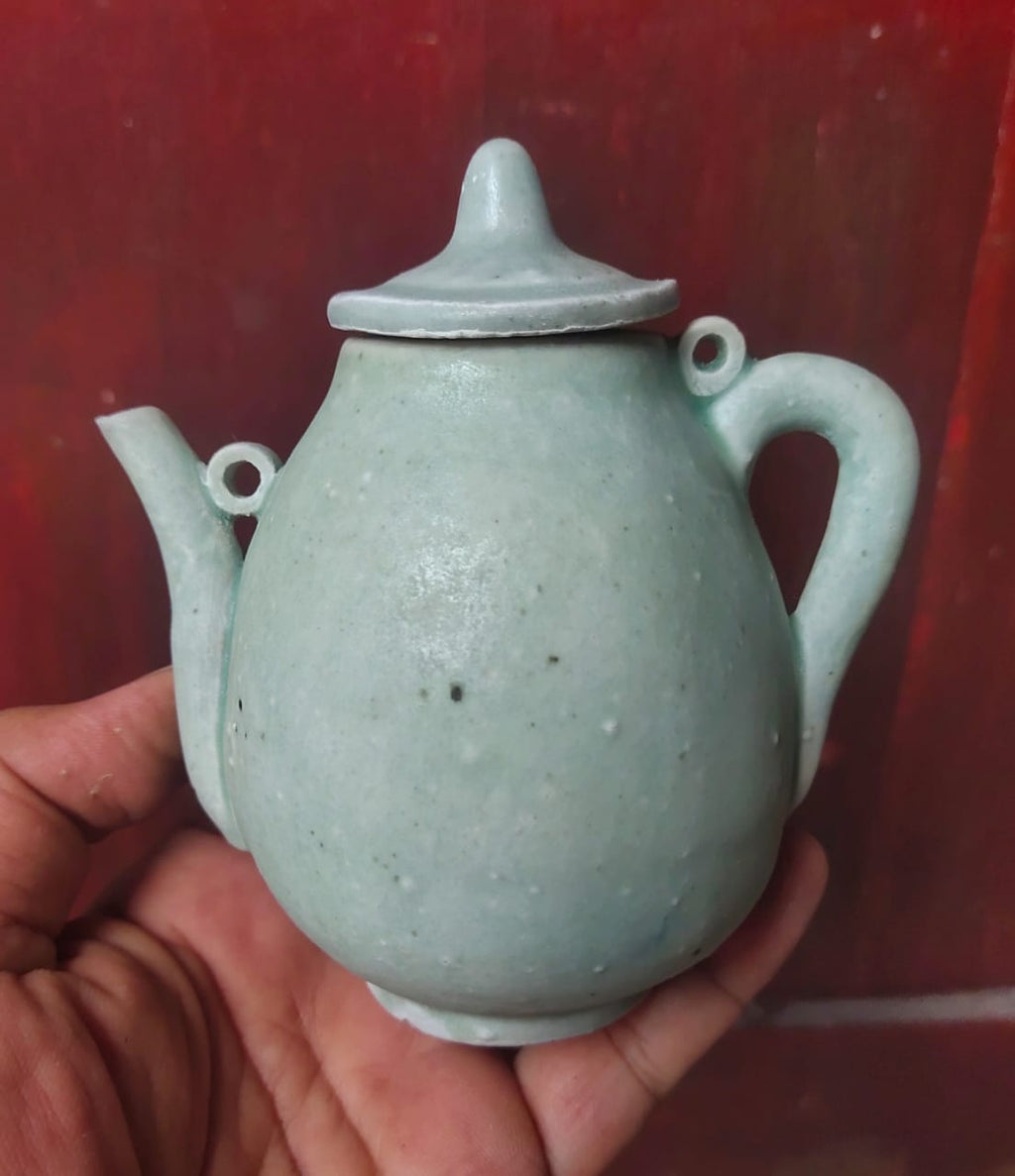 Chinese porcelain | Estimated Yuan | Small Ewer