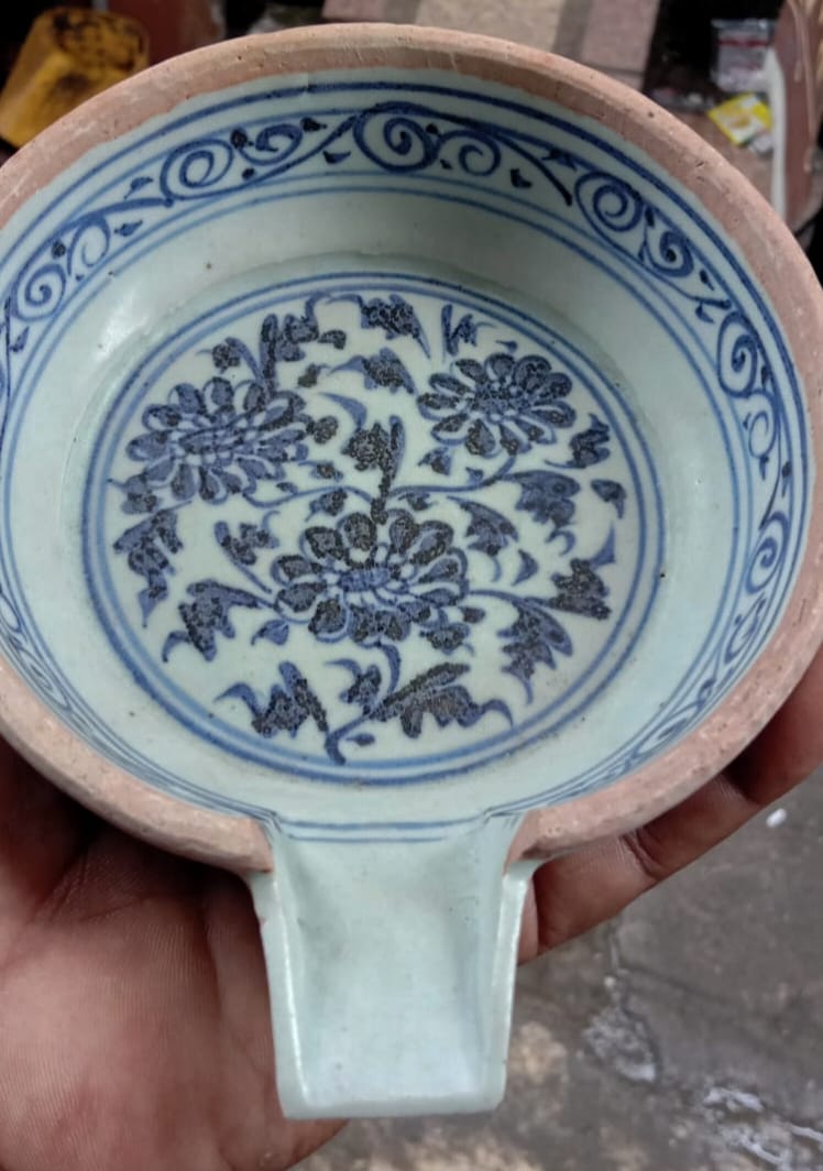 Chinese porcelain | Estimated Ming | Pour Bowl