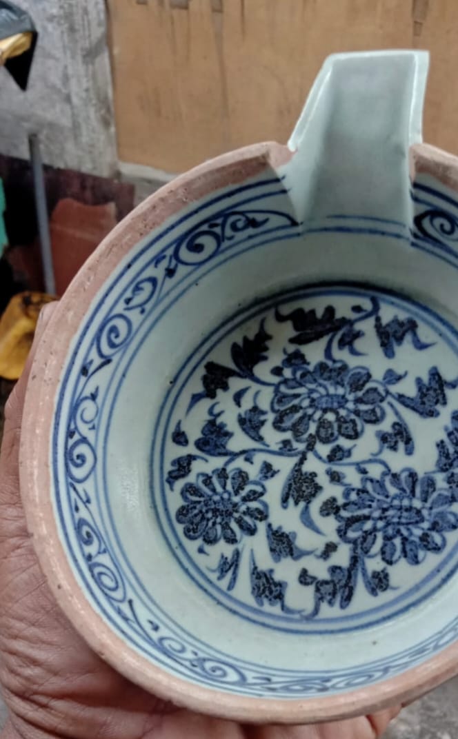 Chinese porcelain | Estimated Ming | Pour Bowl