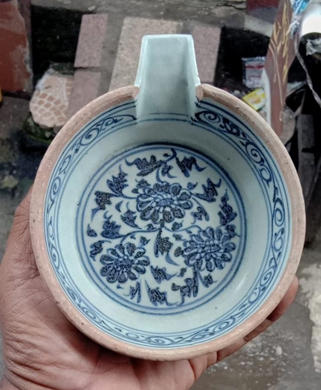 Chinese porcelain | Estimated Ming | Pour Bowl