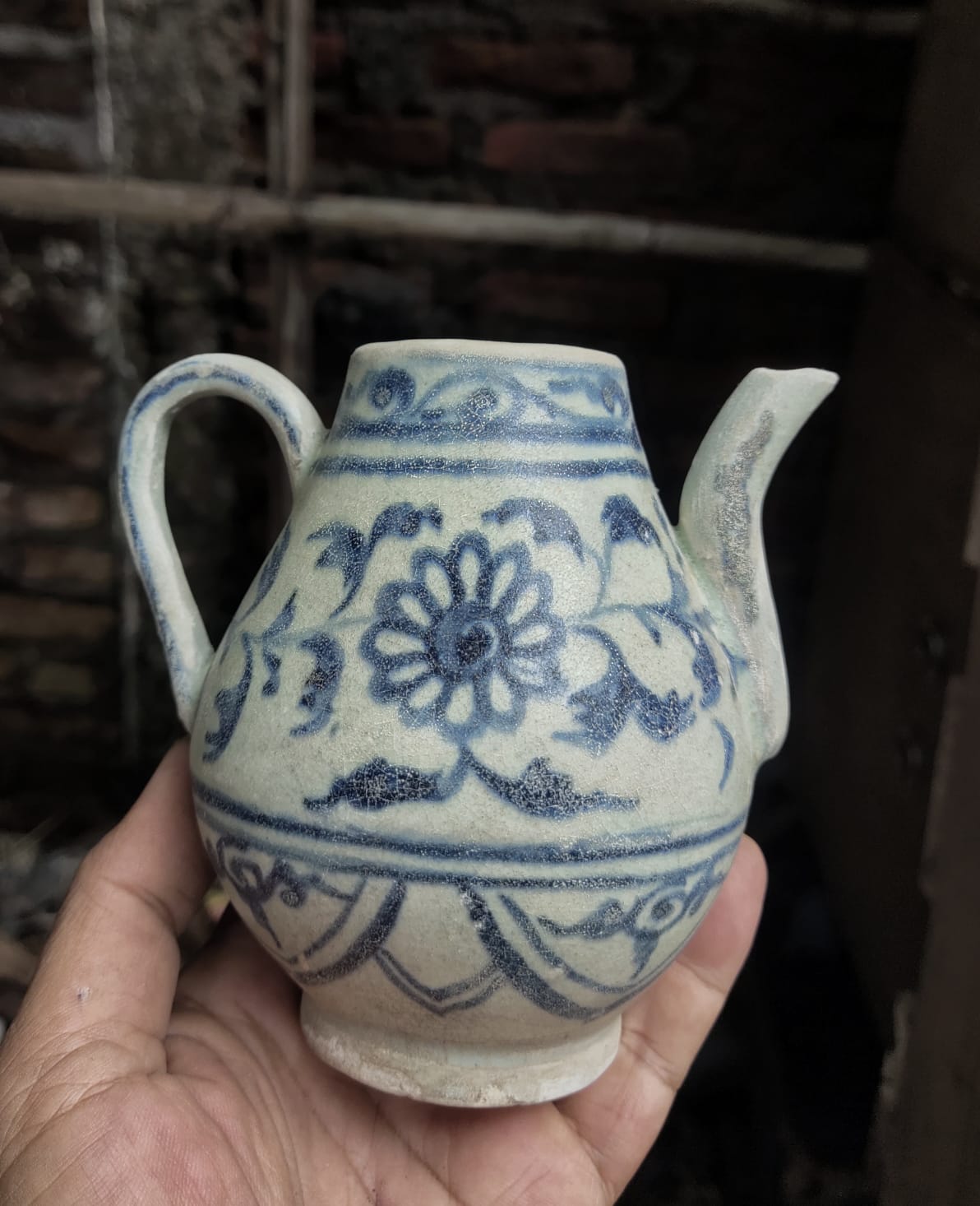 Chinese porcelain | Estimated Yuan | Small BW Ewer