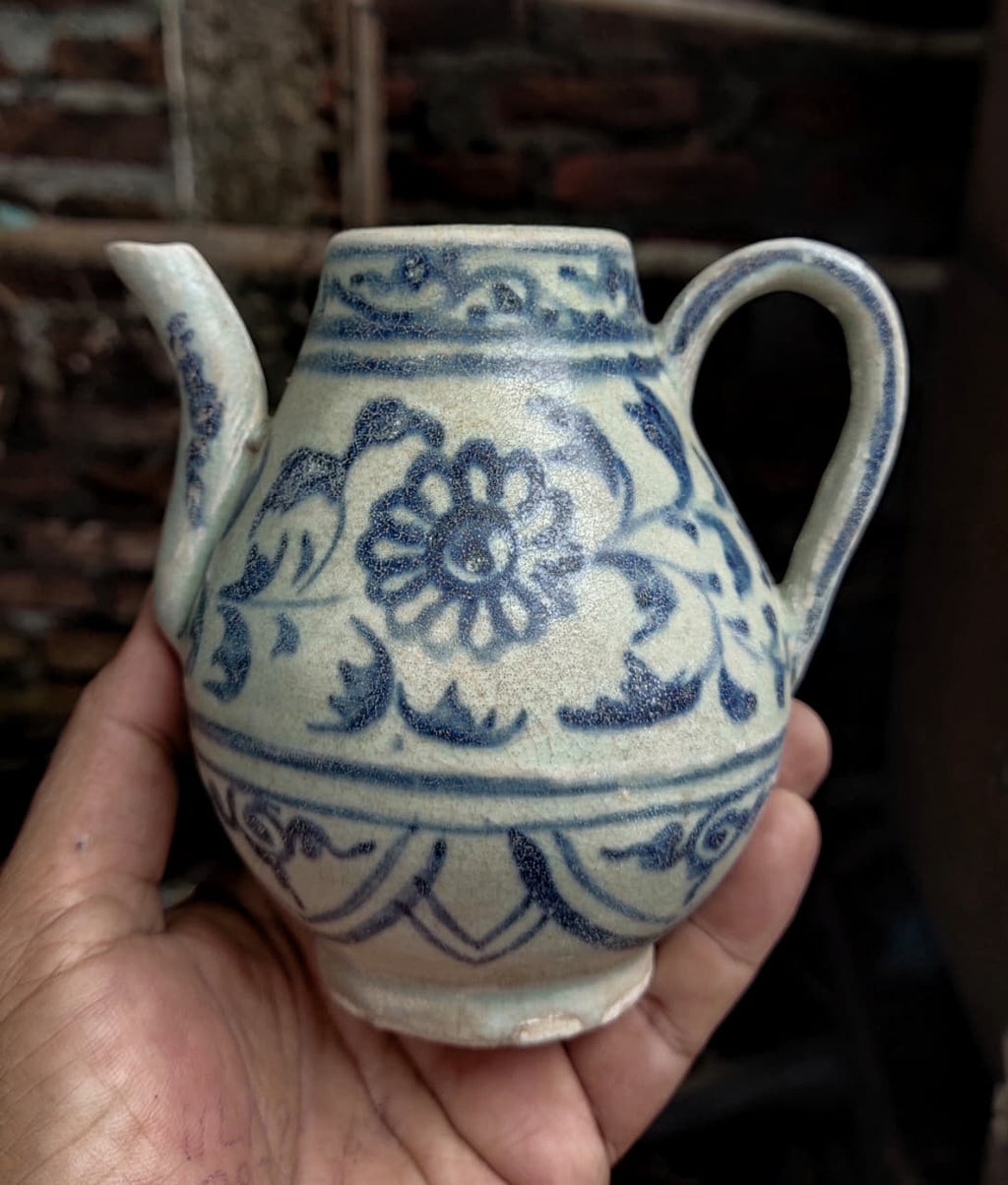 Chinese porcelain | Estimated Yuan | Small BW Ewer