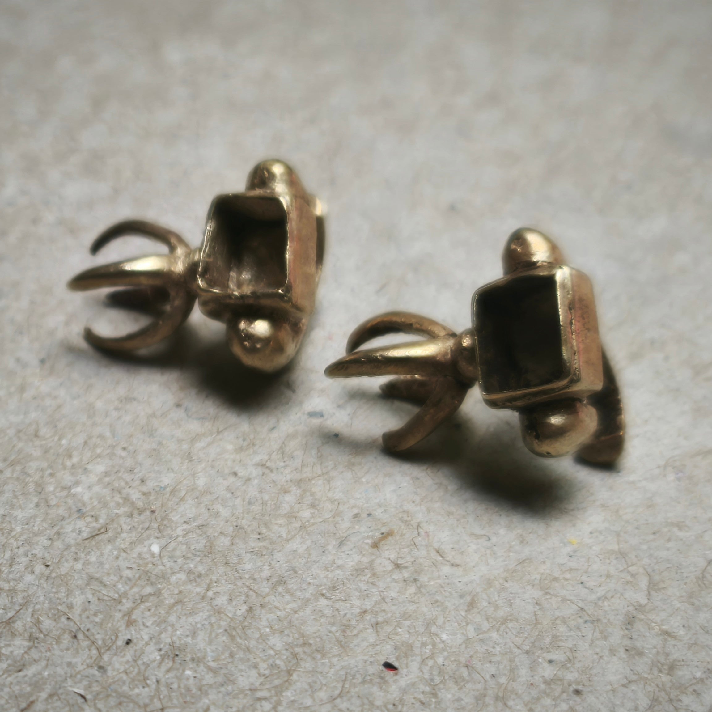 Pair of Ancient Javanese Gold Ear Clips - Majapahit/Airlangga Era | ArtefactsHunter