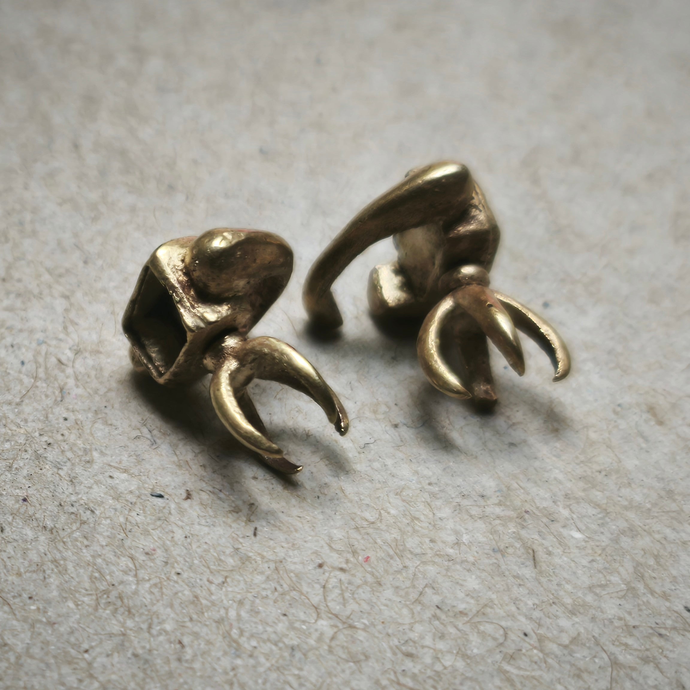 Pair of Ancient Javanese Gold Ear Clips - Majapahit/Airlangga Era | ArtefactsHunter