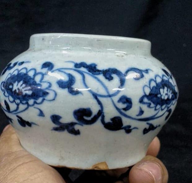 Yuan Dynasty Chinese Blue White Porcelain Small Jar | ArtefactsHunter