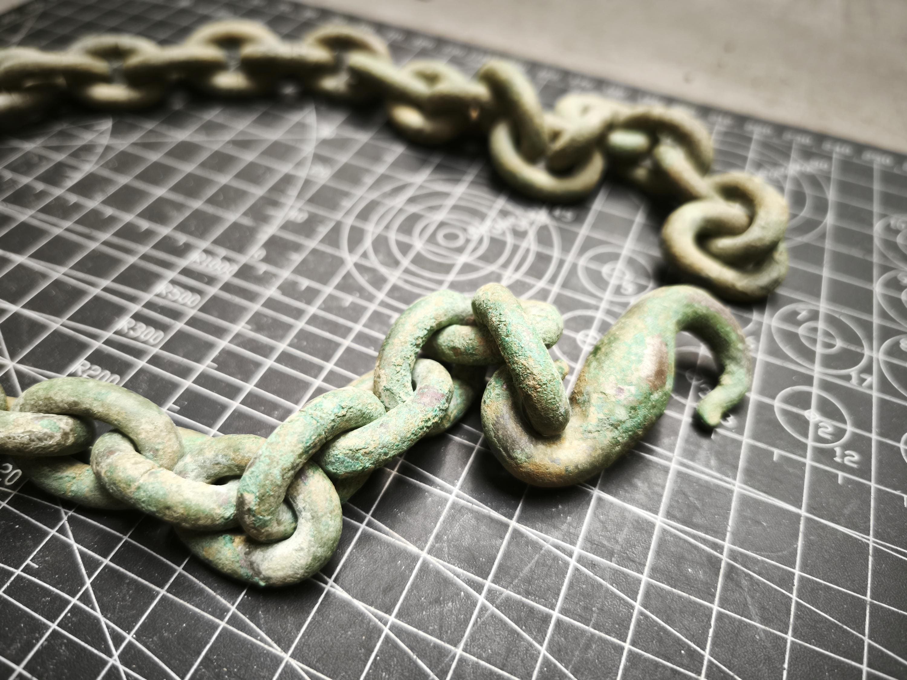 Ancient Greenish-brown silver alloy chain - big type