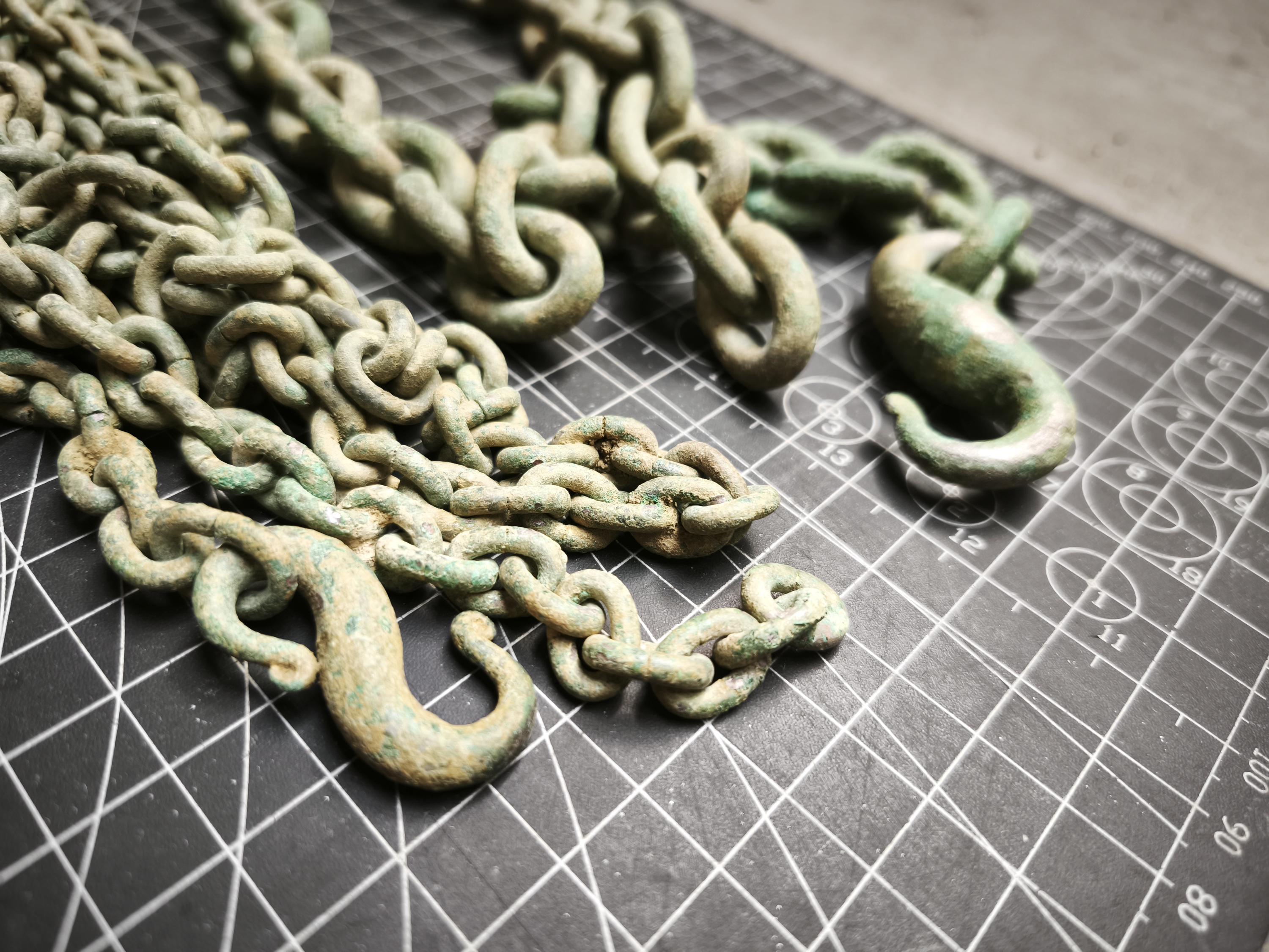 Ancient Greenish-brown silver alloy chain