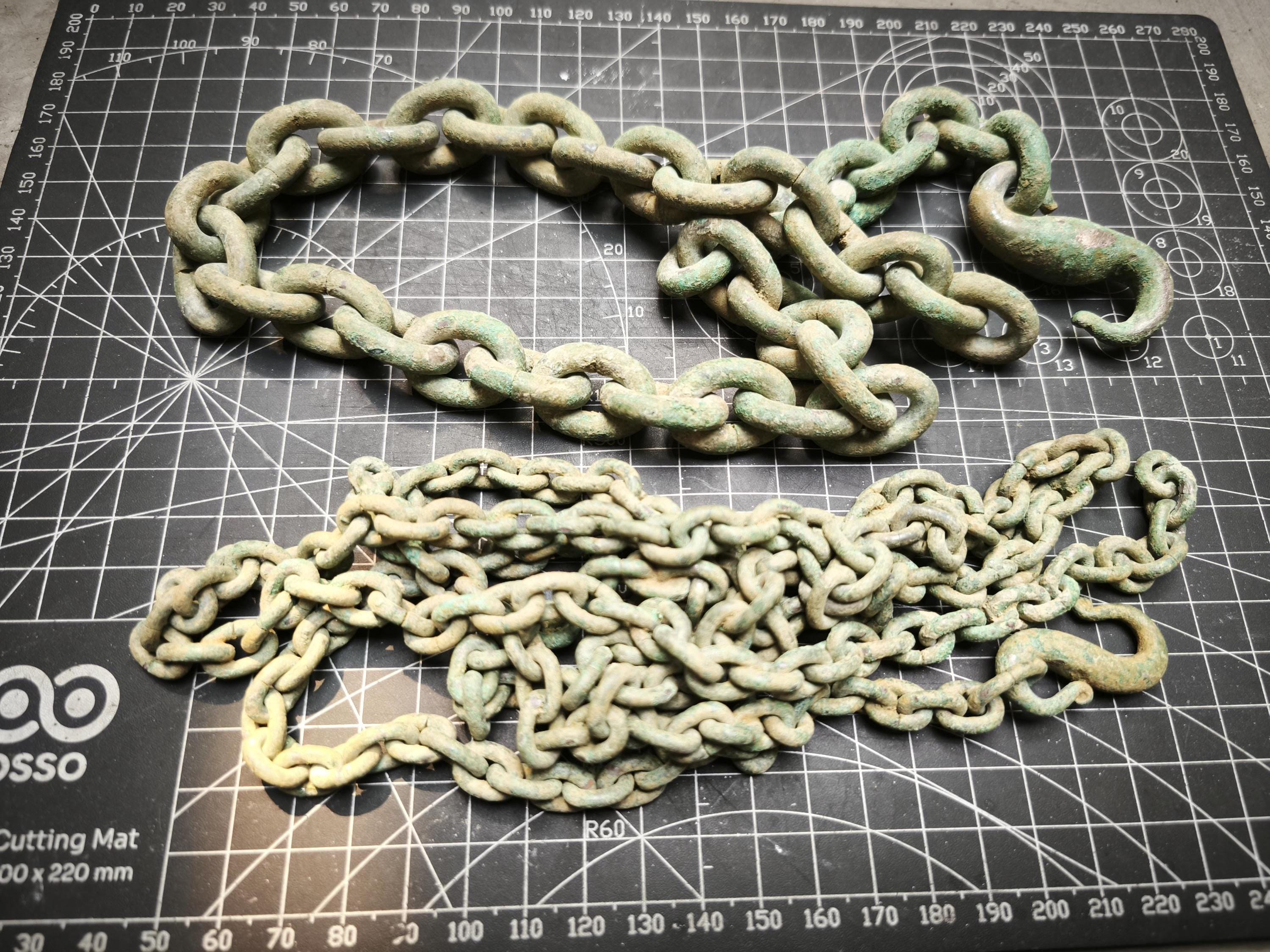 Ancient Greenish-brown silver alloy chain - top view